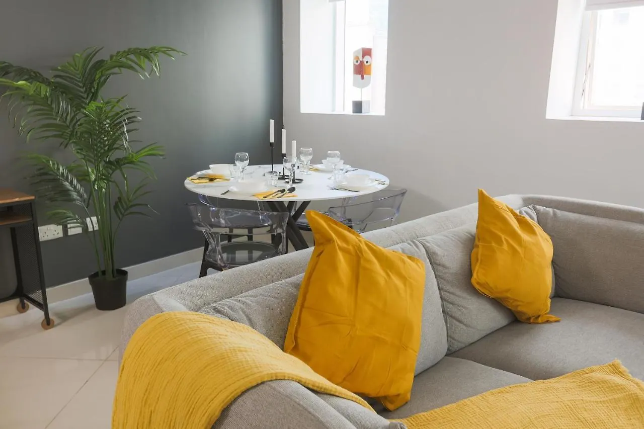 Enticing Space With Marina View Near The Beach! Dubai Holiday home